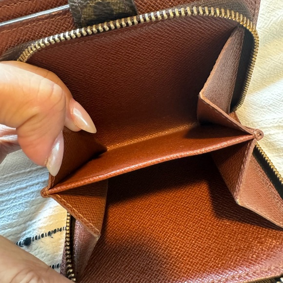 Louis Vuitton Compact Zippe Wallet - Picture 7 of 11